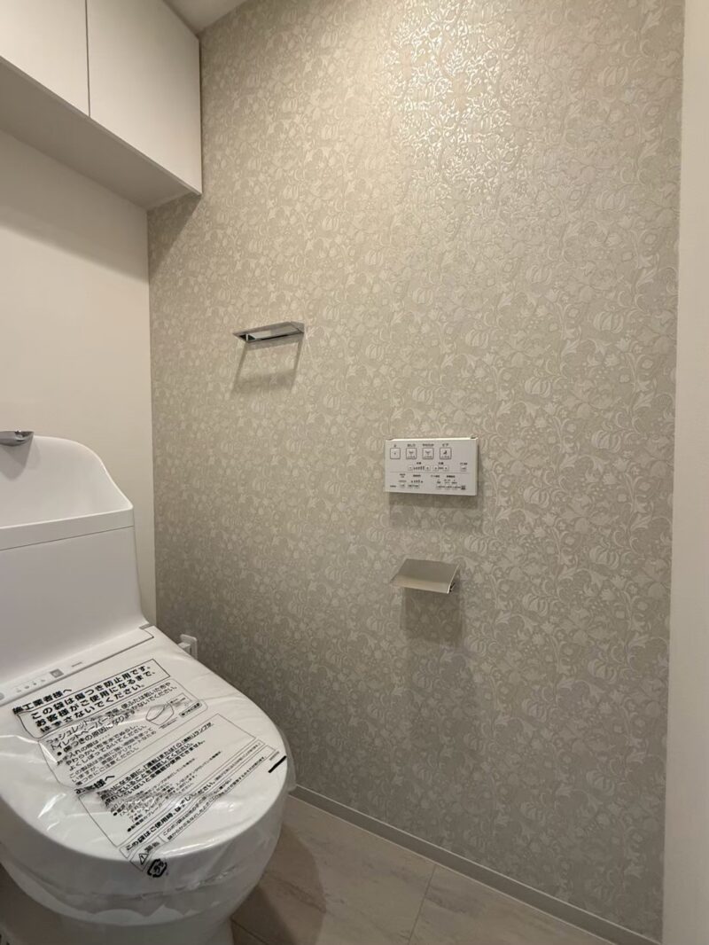 マンションリノベーション – トイレのアクセントクロス