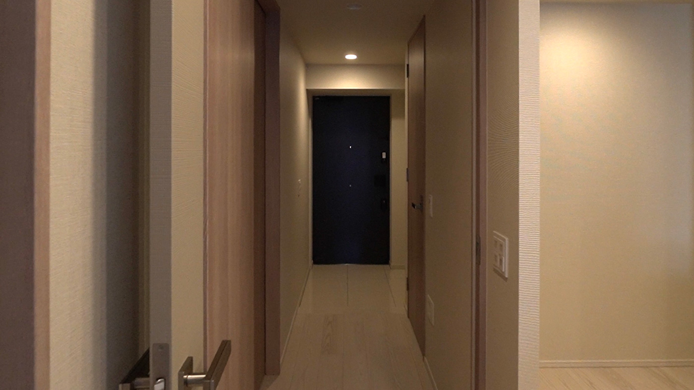 Before - リノベーション前の玄関〜廊下の様子