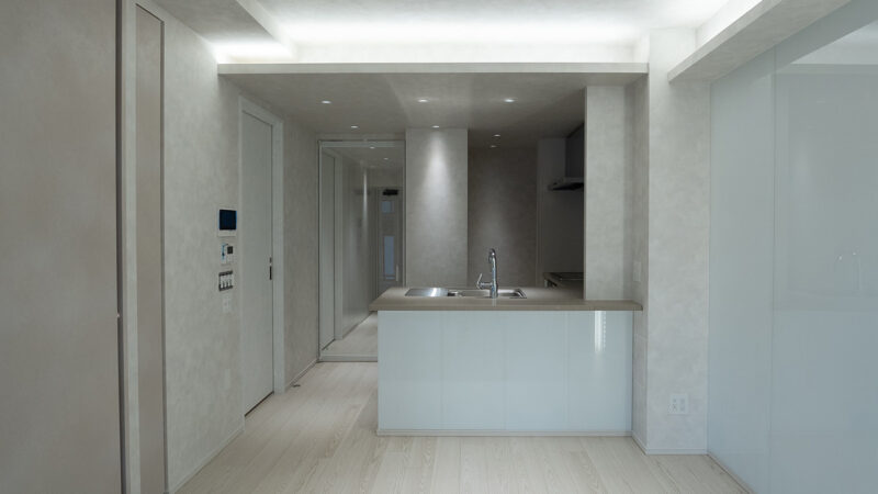 After - 造作壁を照らし光のシルエットを楽しむピンスポットダウンライト