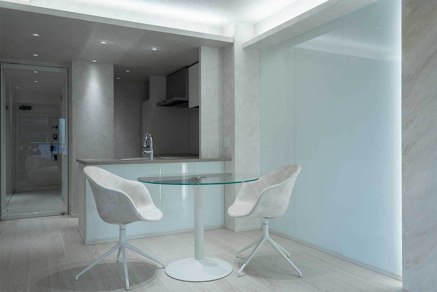 After - 白で統一された非日常を感じるLDK